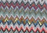 Джерси Missoni в сине-зелёной гамме с лиловыми и коралловыми зигзагами